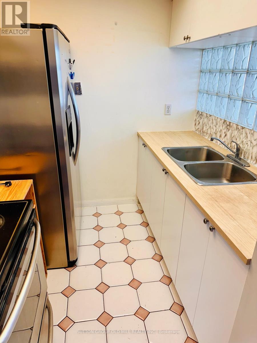 2205 - 101 Subway Crescent, Toronto, Ontario  M9B 6K4 - Photo 11 - W12979872