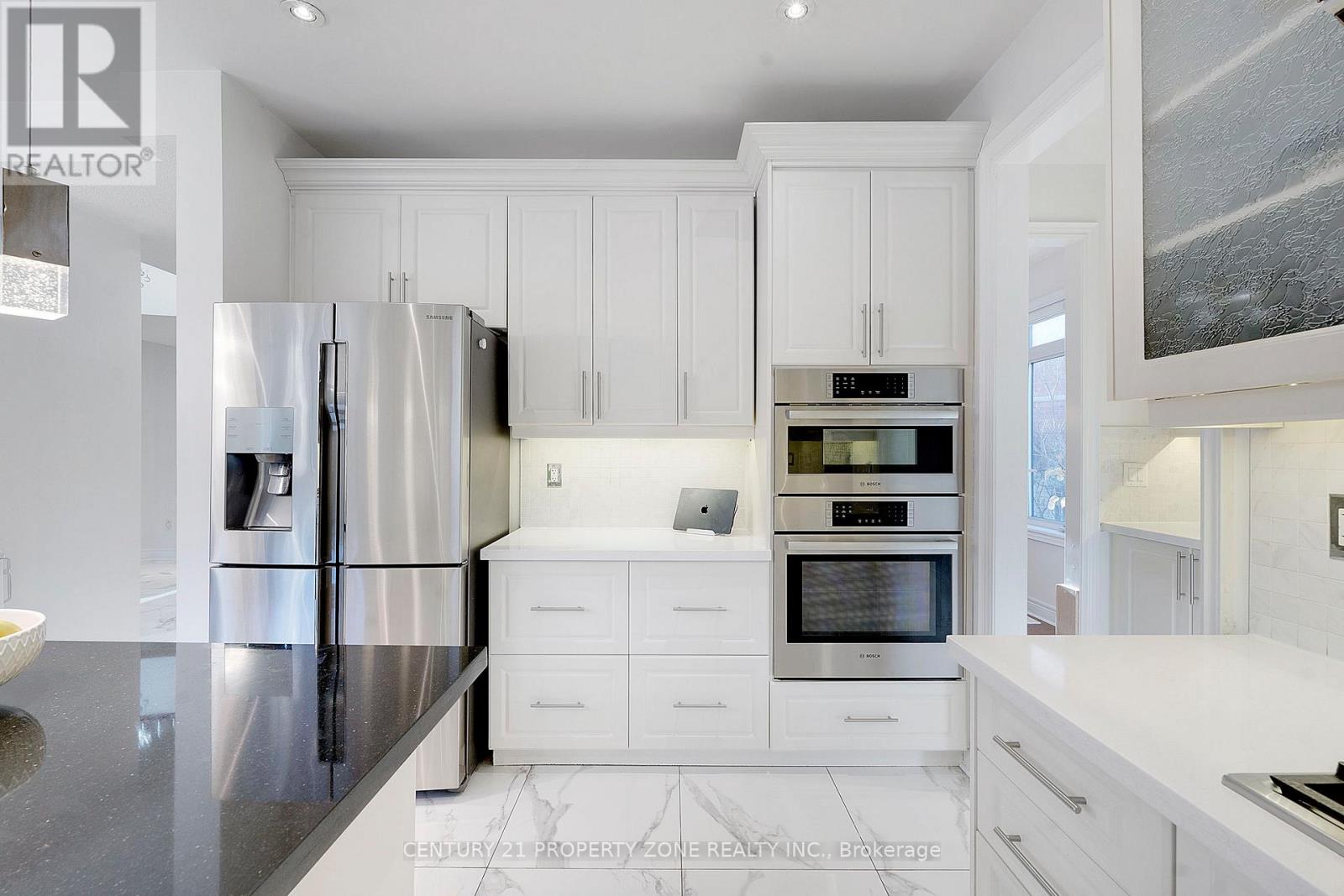 30 Grouse Lane, Brampton, Ontario L6Y 5L1 - Photo 7 - W12926576