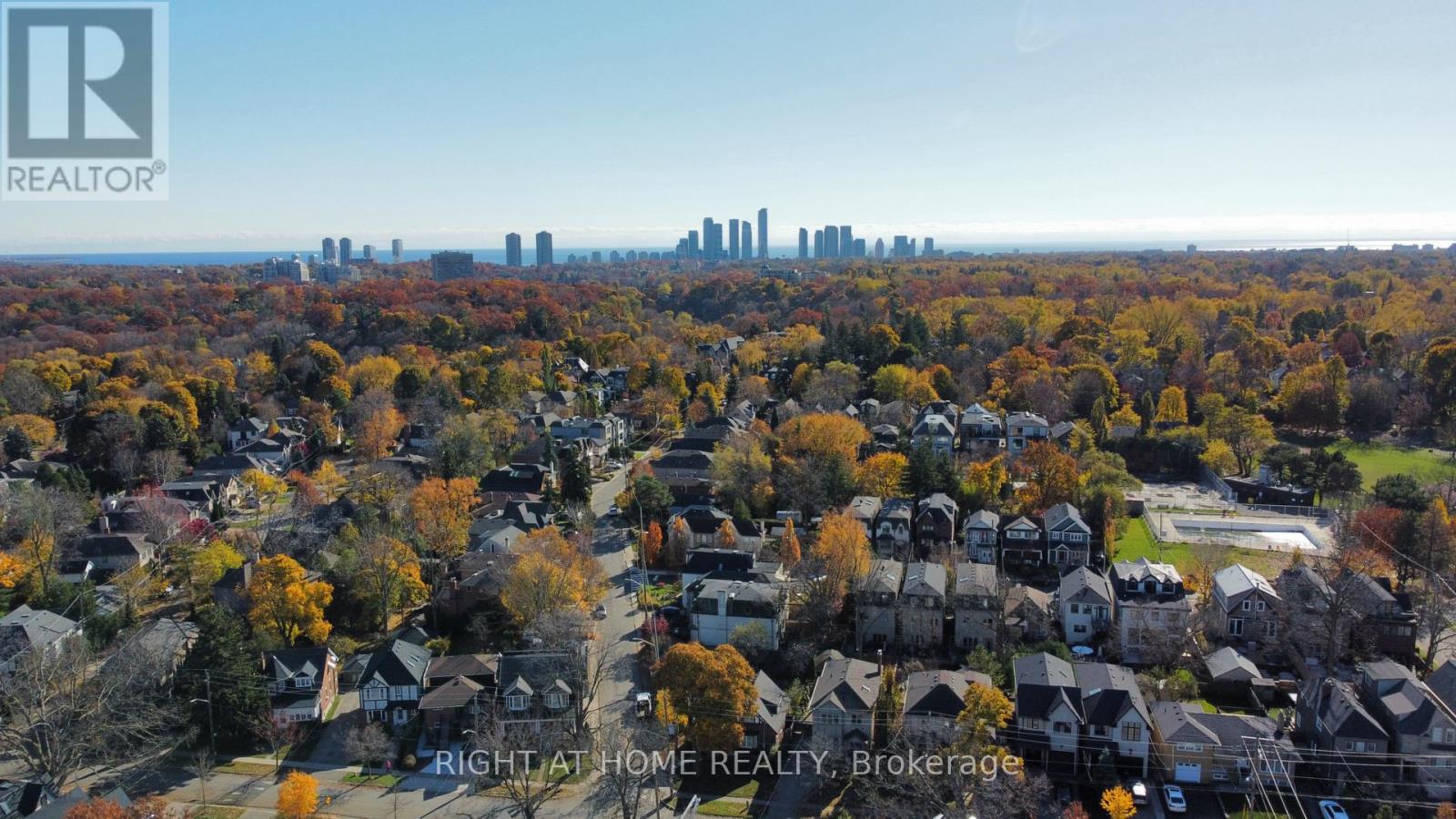 33 Thorndale Avenue, Toronto, Ontario  M8X 1W8 - Photo 36 - W12927216