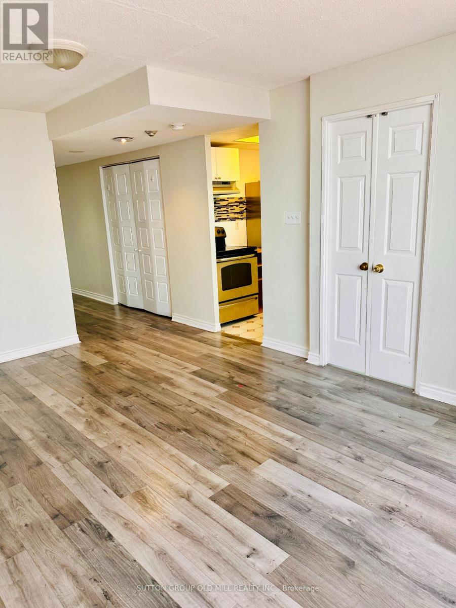 2205 - 101 Subway Crescent, Toronto, Ontario  M9B 6K4 - Photo 9 - W12979872