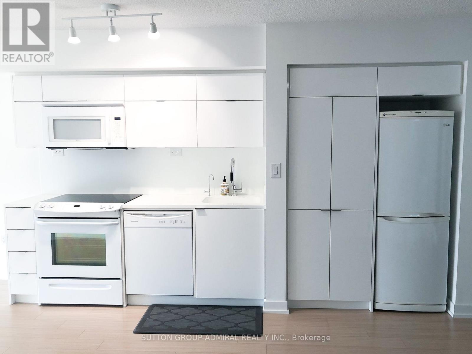 820 - 151 Dan Leckie Way, Toronto, Ontario M5V 4B2 - Photo 2 - C12991748