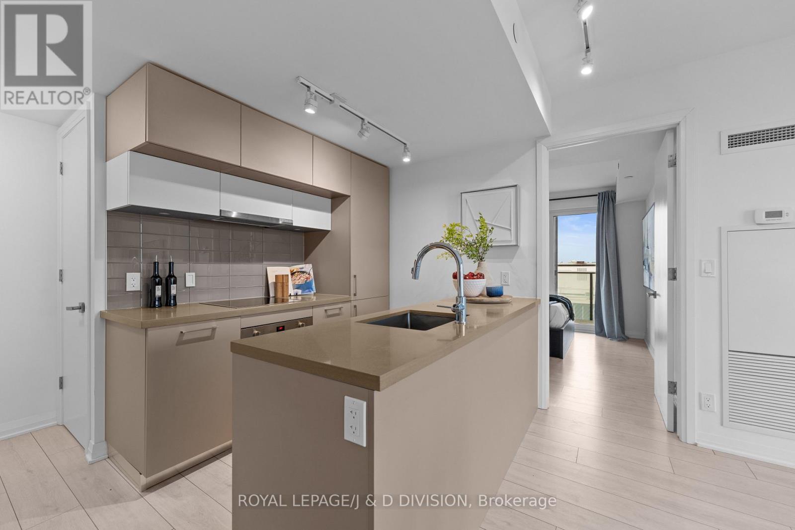 2104 - 99 Foxbar Road, Toronto, Ontario  M4V 0B2 - Photo 12 - C12991818