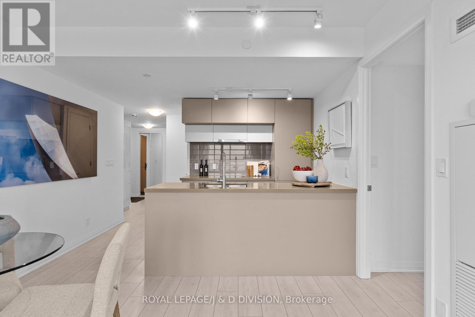 2104 - 99 Foxbar Road, Toronto, Ontario  M4V 0B2 - Photo 15 - C12991818