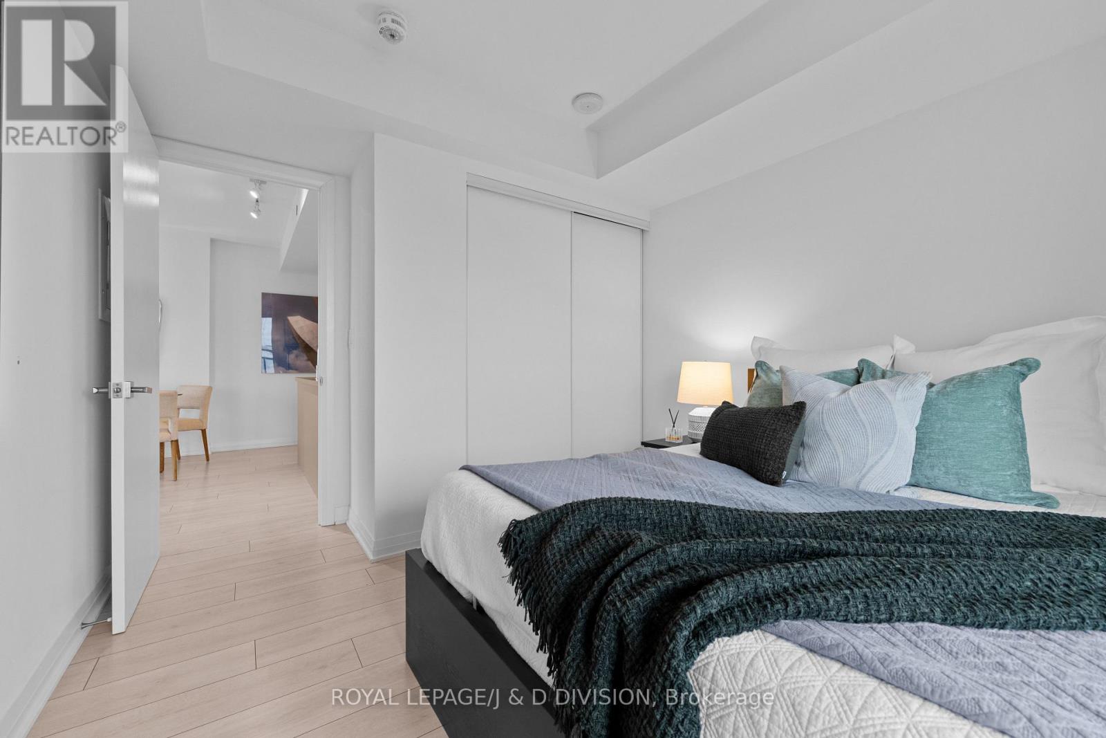 2104 - 99 Foxbar Road, Toronto, Ontario  M4V 0B2 - Photo 21 - C12991818