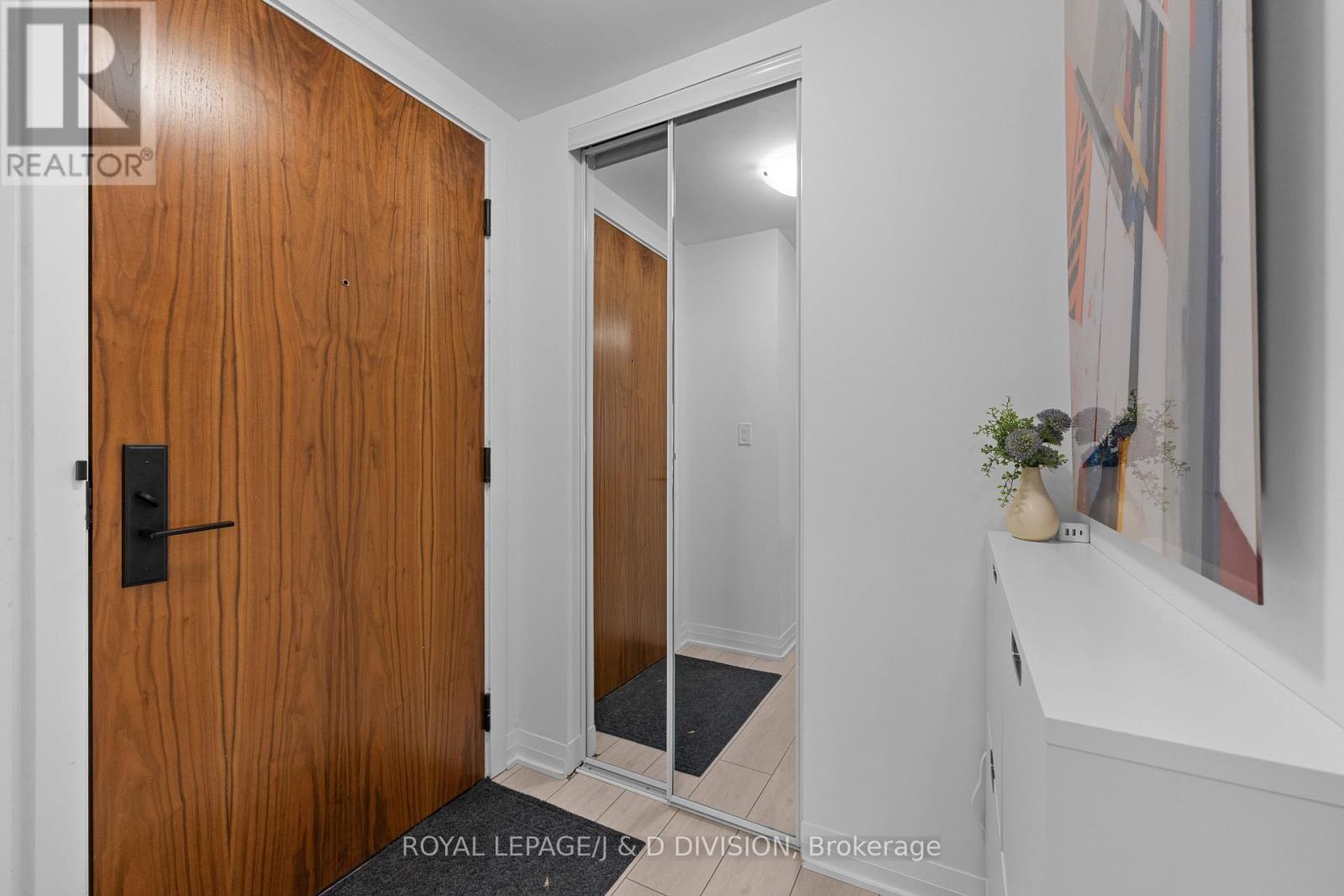 2104 - 99 Foxbar Road, Toronto, Ontario  M4V 0B2 - Photo 24 - C12991818