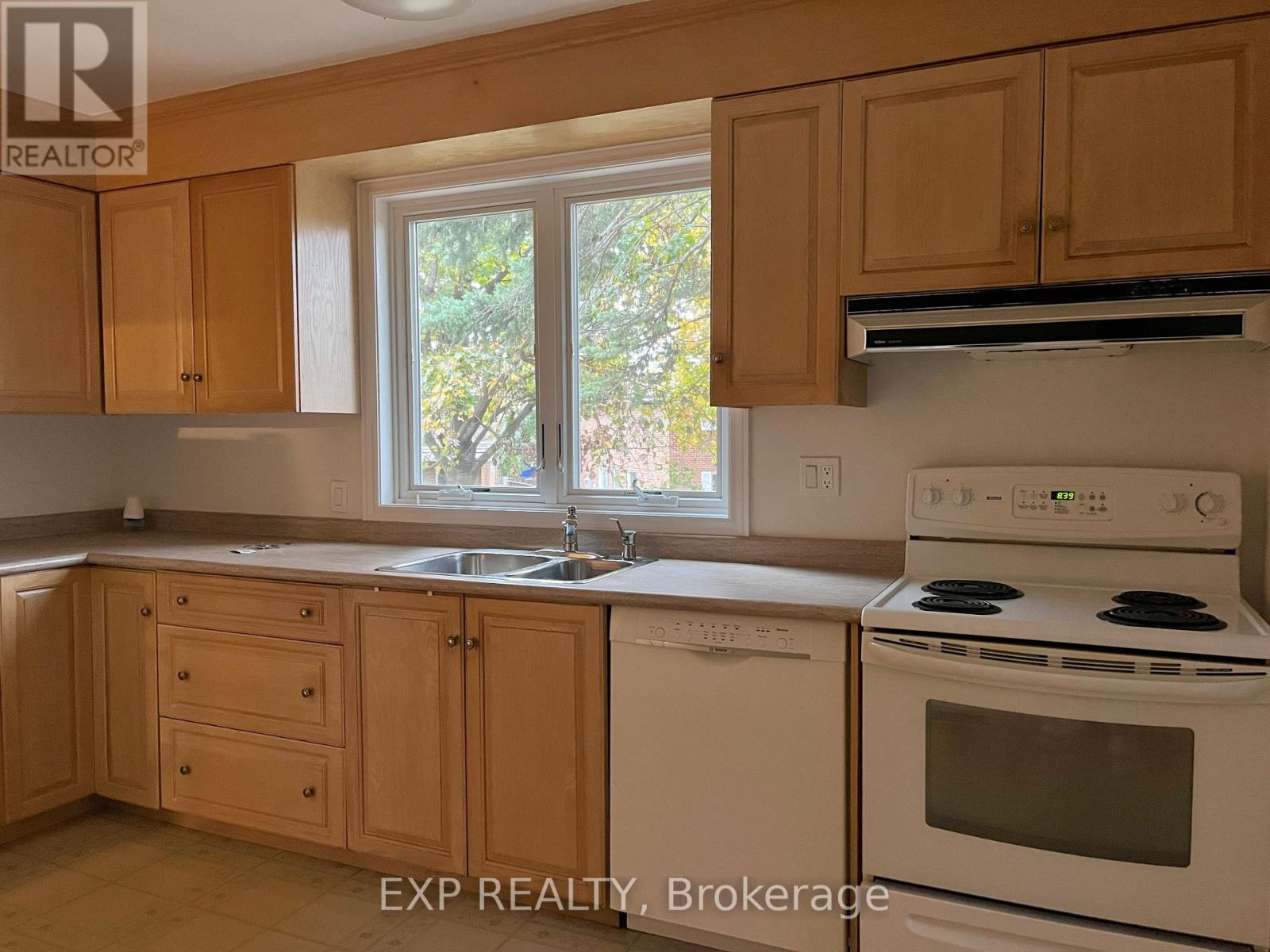 61 Richbourne Court, Toronto, Ontario  M1T 1T5 - Photo 8 - E12991712