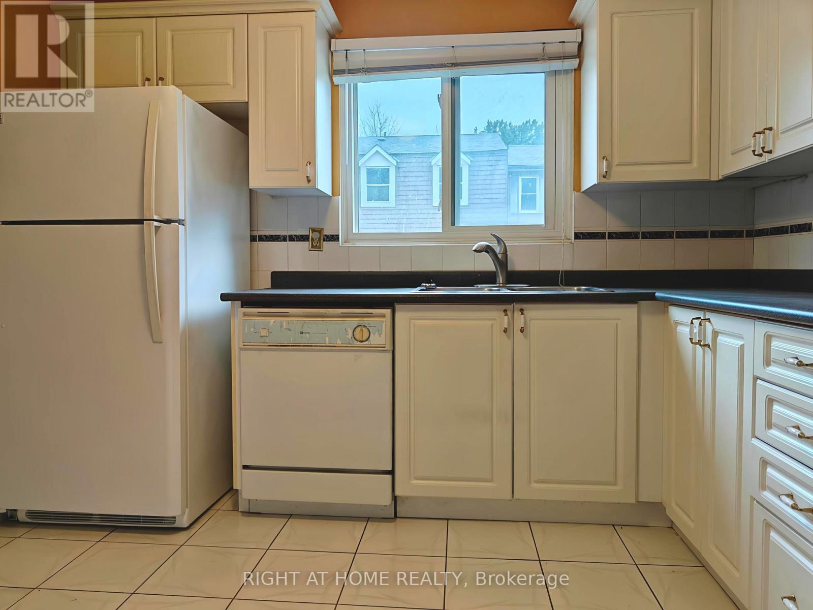 61 - 15 Brimwood Boulevard, Toronto, Ontario  M1V 1E1 - Photo 6 - E12991728