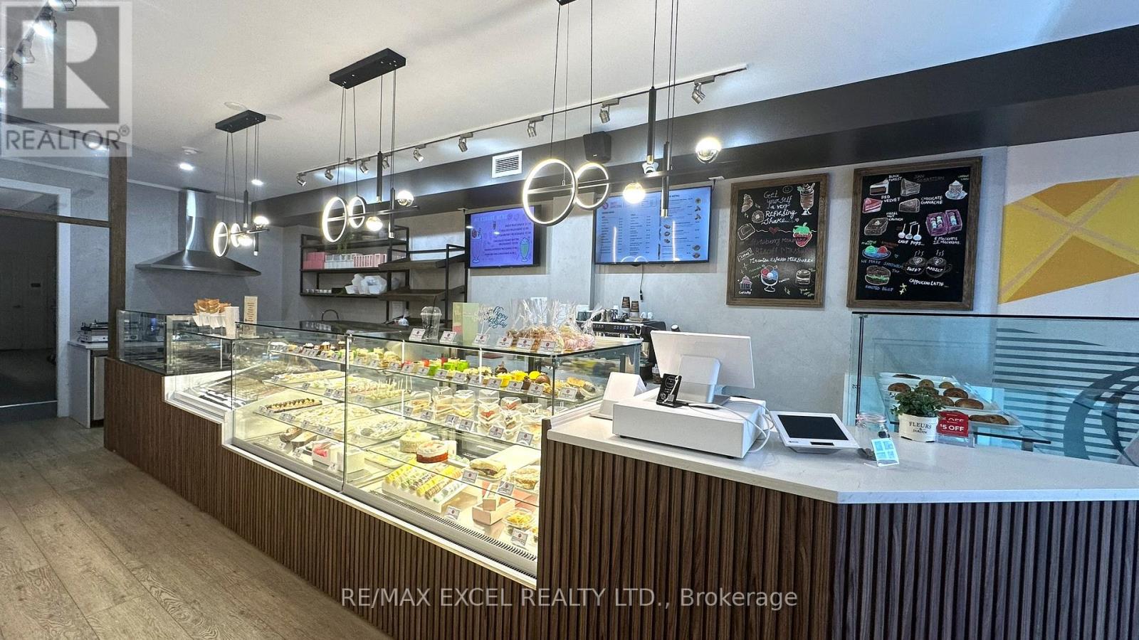 563 DANFORTH AVENUE, Toronto, Ontario