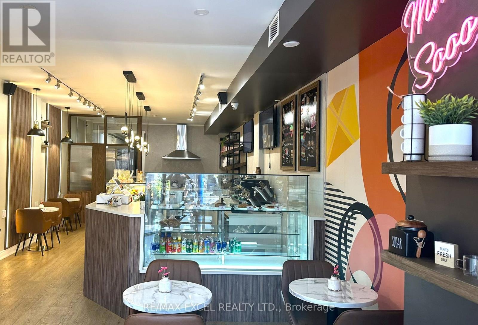 563 Danforth Avenue, Toronto, Ontario  M4K 1P9 - Photo 4 - E12991812