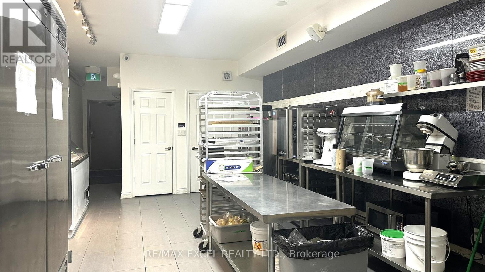 563 Danforth Avenue, Toronto, Ontario  M4K 1P9 - Photo 6 - E12991812