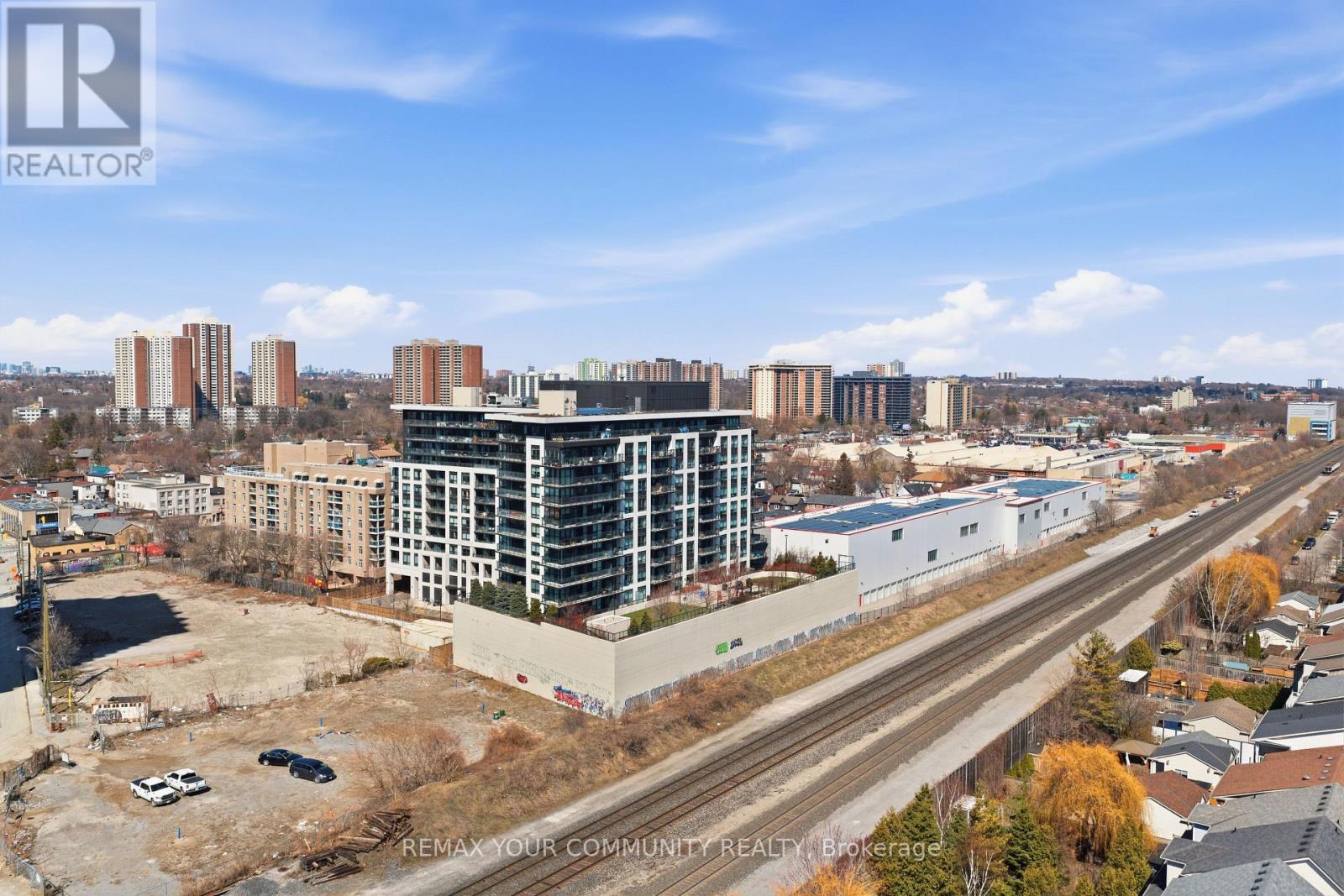 407 - 8 TRENT AVENUE, Toronto, Ontario