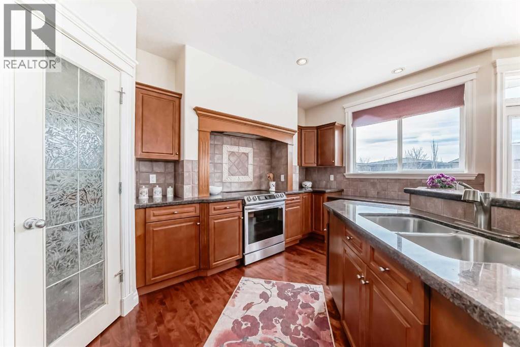 68 Strathlea Close Sw, Calgary, Alberta  T3H 5B1 - Photo 7 - A2278599