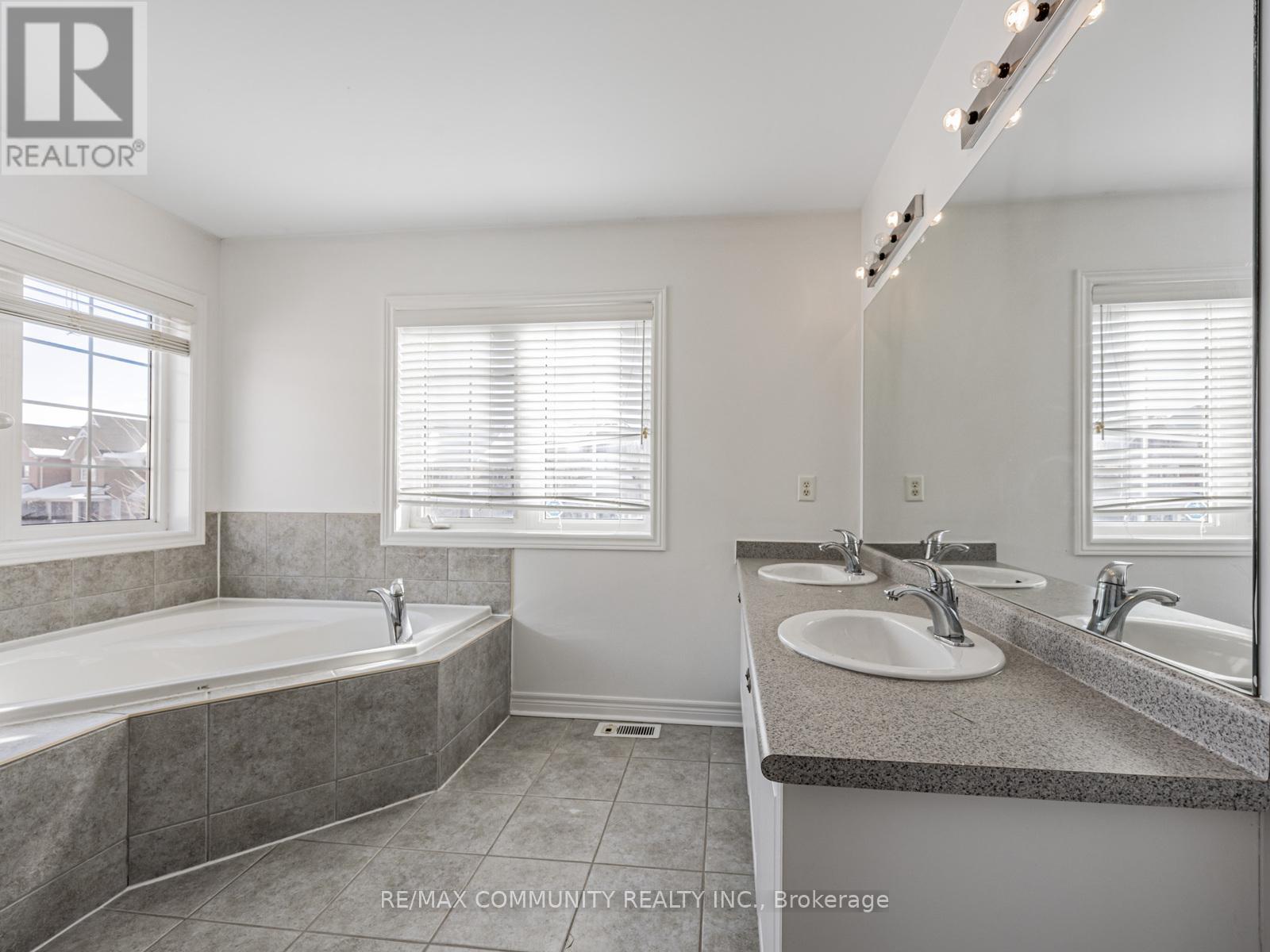 2 John Davis Gate, Whitchurch-Stouffville, Ontario  L4A 0B6 - Photo 33 - N12991690