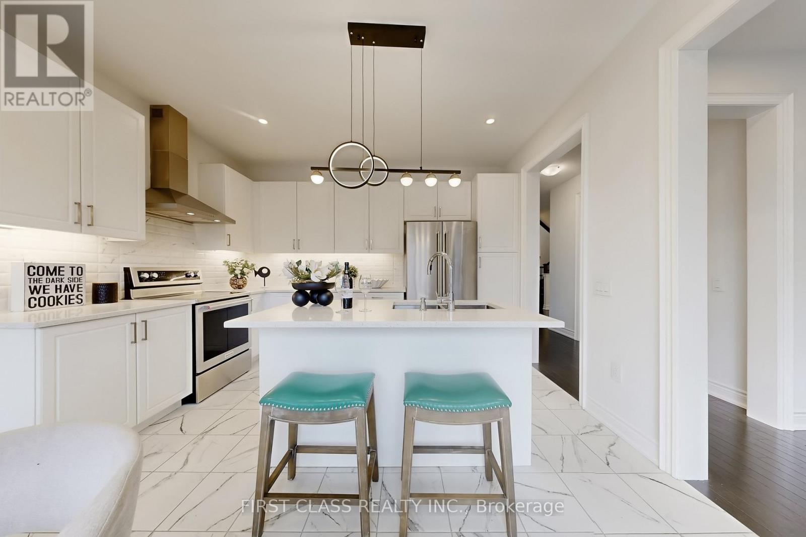 116 Carriage Shop Bend, East Gwillimbury, Ontario  L9N 0Y3 - Photo 12 - N12991740