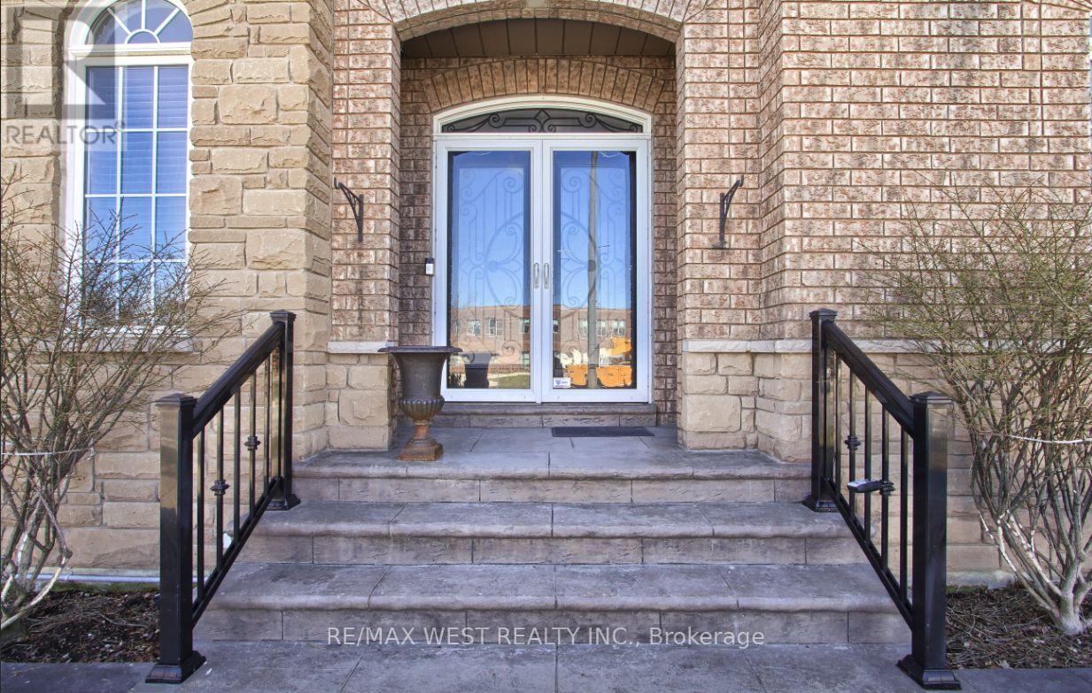 2 Sgotto Boulevard, Vaughan, Ontario  L4H 1X1 - Photo 3 - N12991754