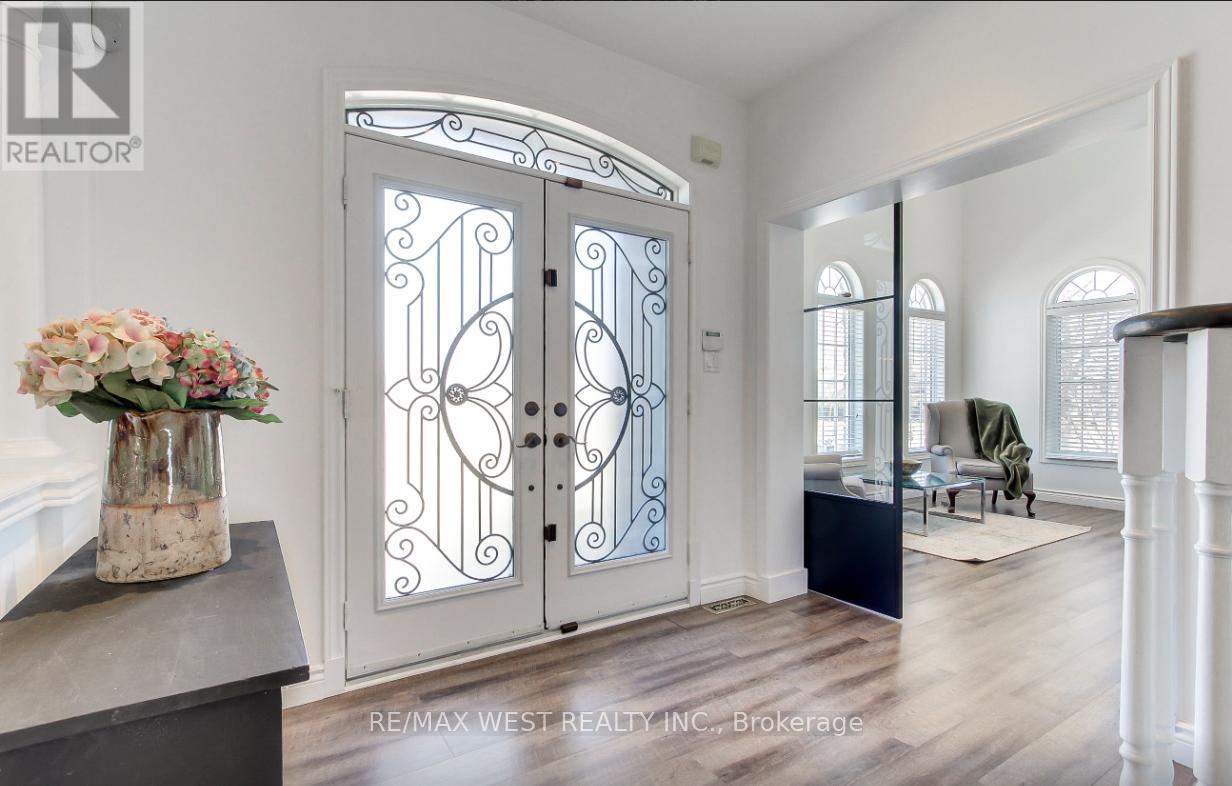 2 Sgotto Boulevard, Vaughan, Ontario  L4H 1X1 - Photo 4 - N12991754