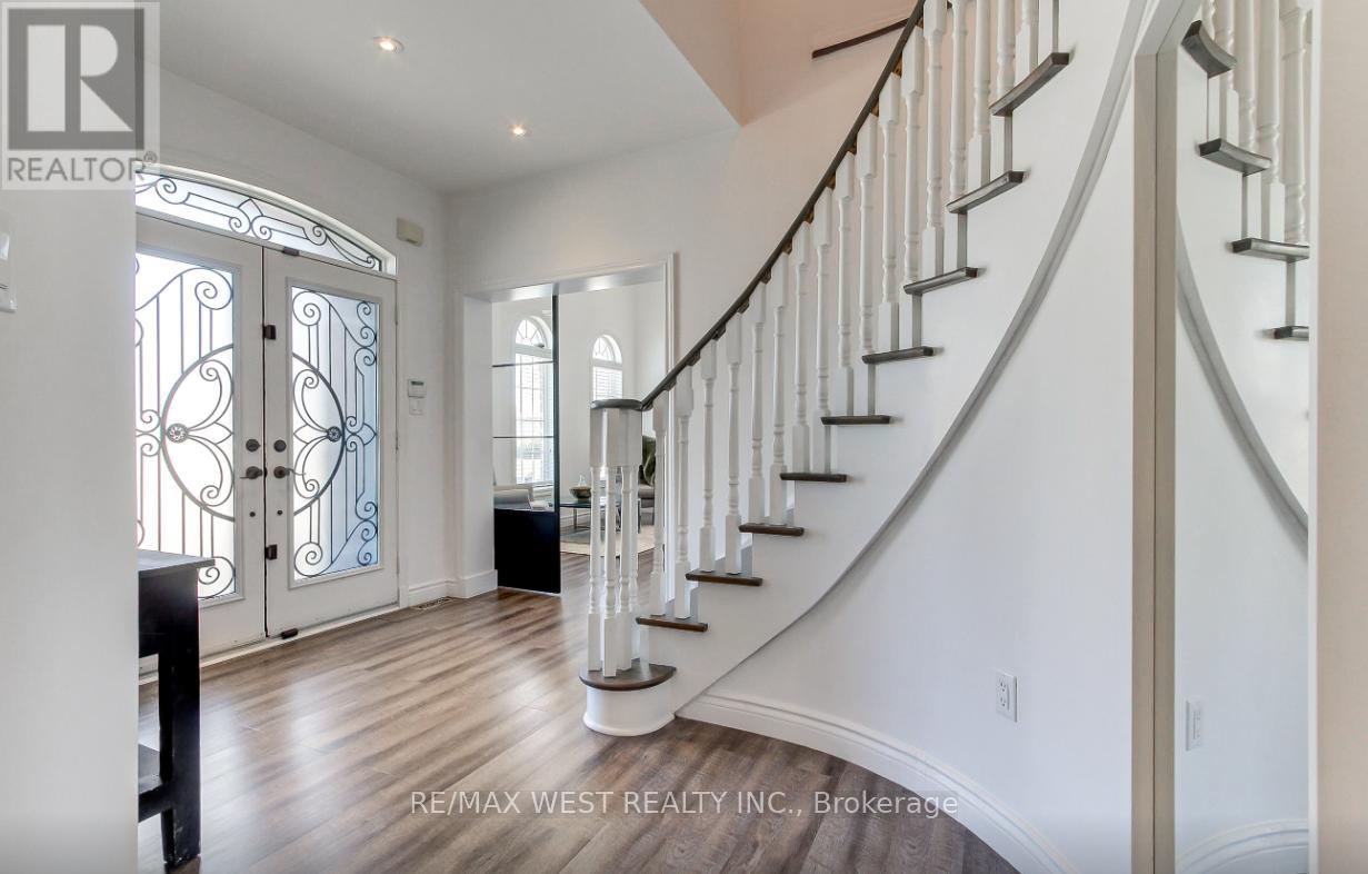 2 Sgotto Boulevard, Vaughan, Ontario  L4H 1X1 - Photo 5 - N12991754