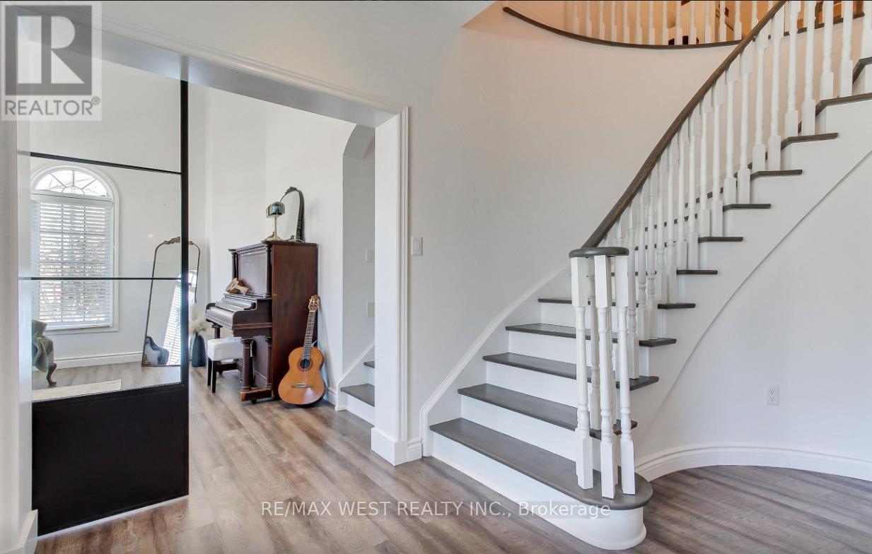 2 Sgotto Boulevard, Vaughan, Ontario  L4H 1X1 - Photo 6 - N12991754