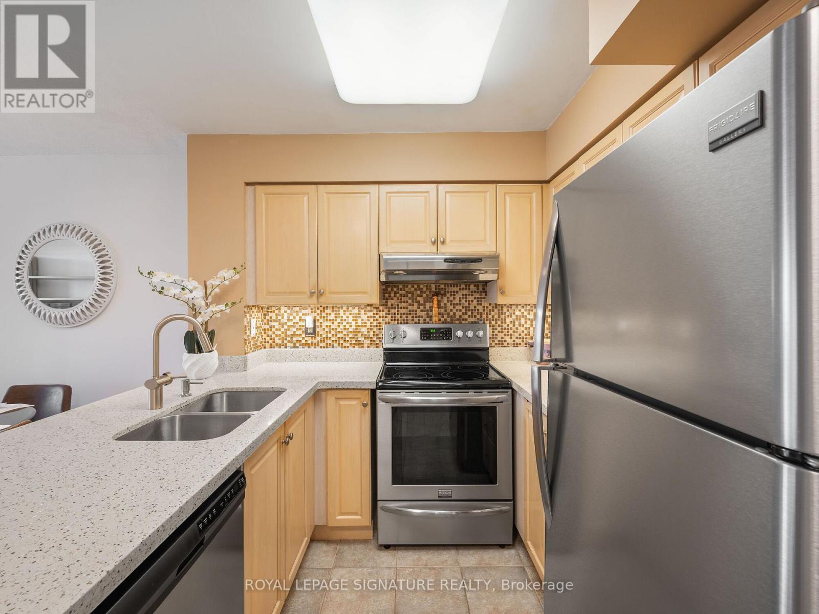 502 - 9 Northern Hts Drive, Richmond Hill, Ontario  L4B 4M5 - Photo 11 - N12991814