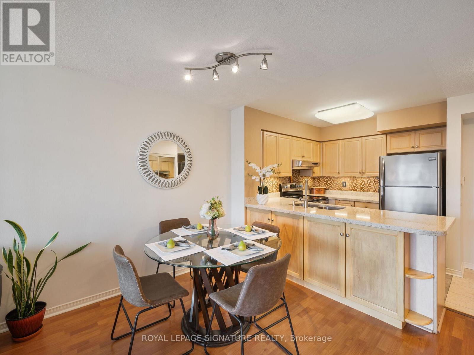 502 - 9 Northern Hts Drive, Richmond Hill, Ontario  L4B 4M5 - Photo 15 - N12991814