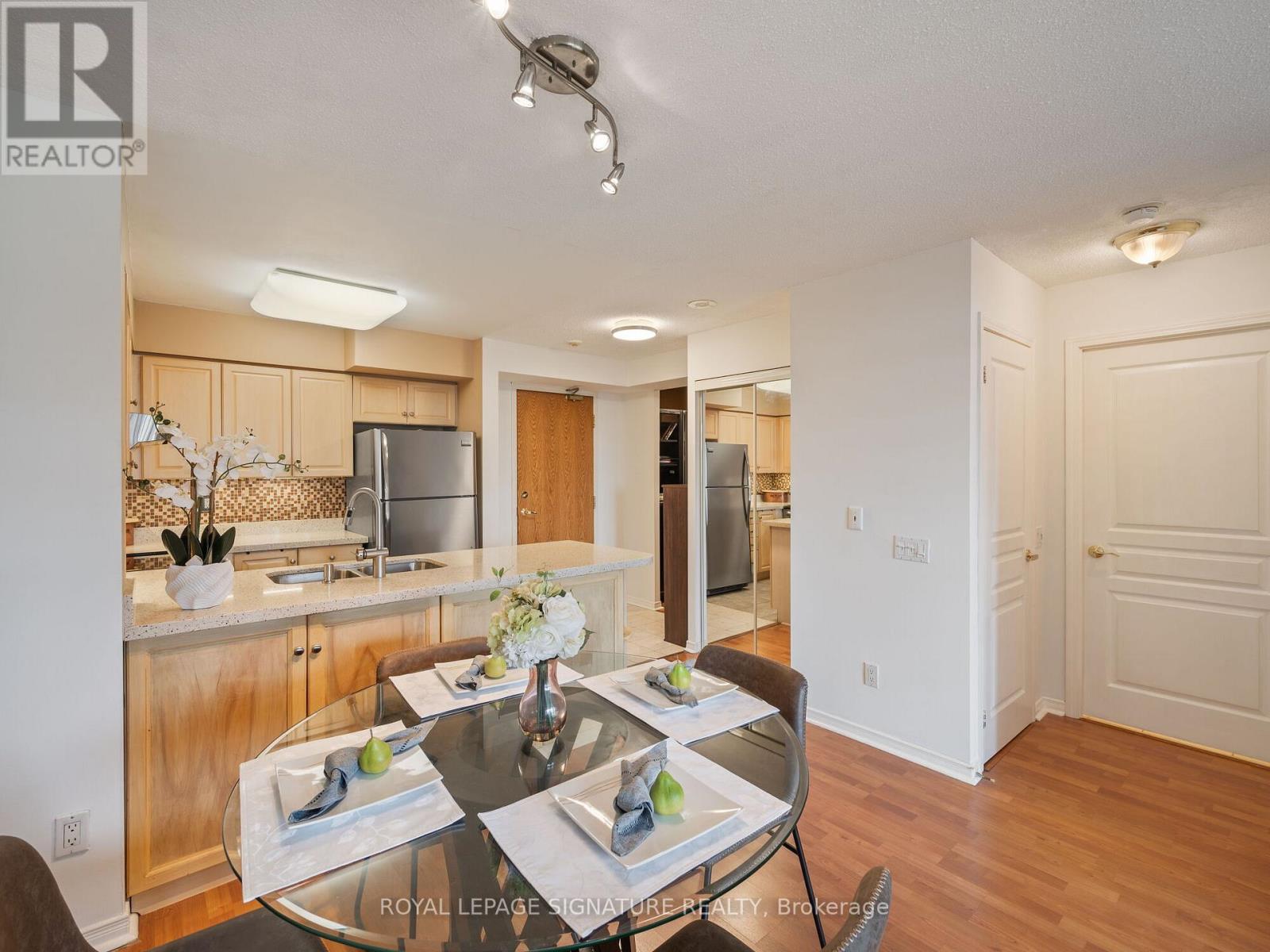 502 - 9 Northern Hts Drive, Richmond Hill, Ontario  L4B 4M5 - Photo 16 - N12991814