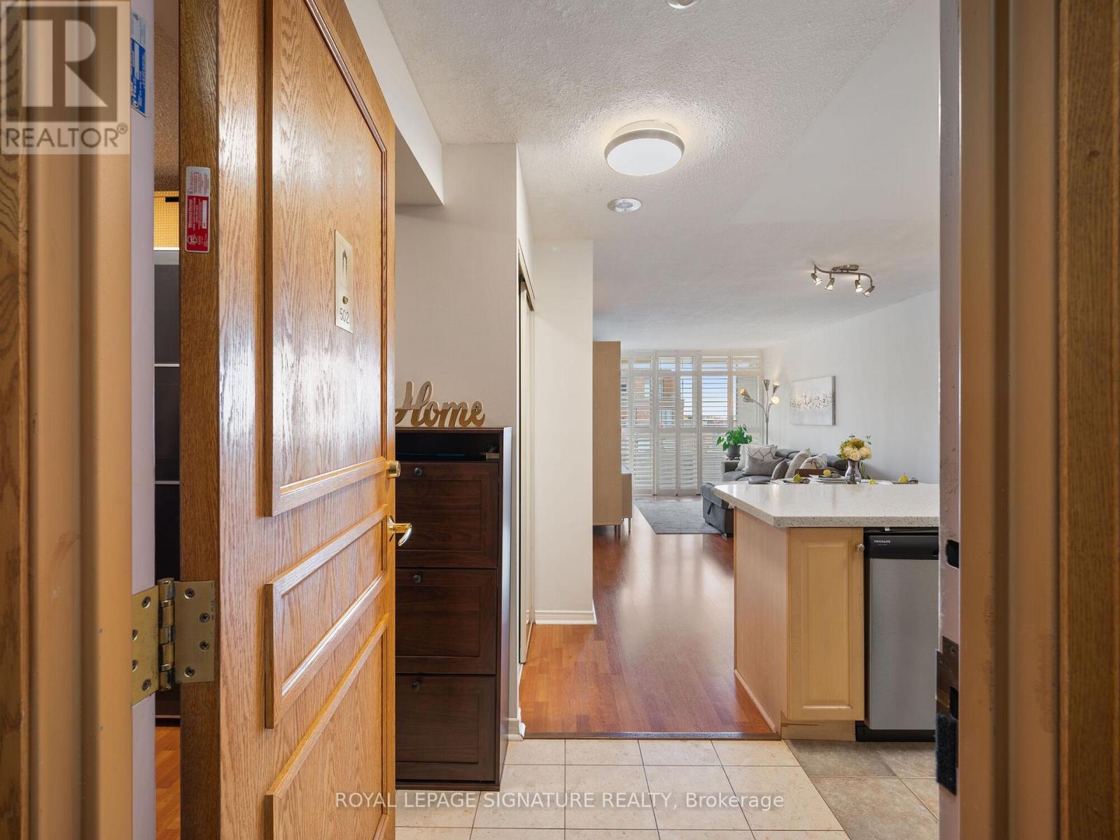 502 - 9 Northern Hts Drive, Richmond Hill, Ontario  L4B 4M5 - Photo 6 - N12991814