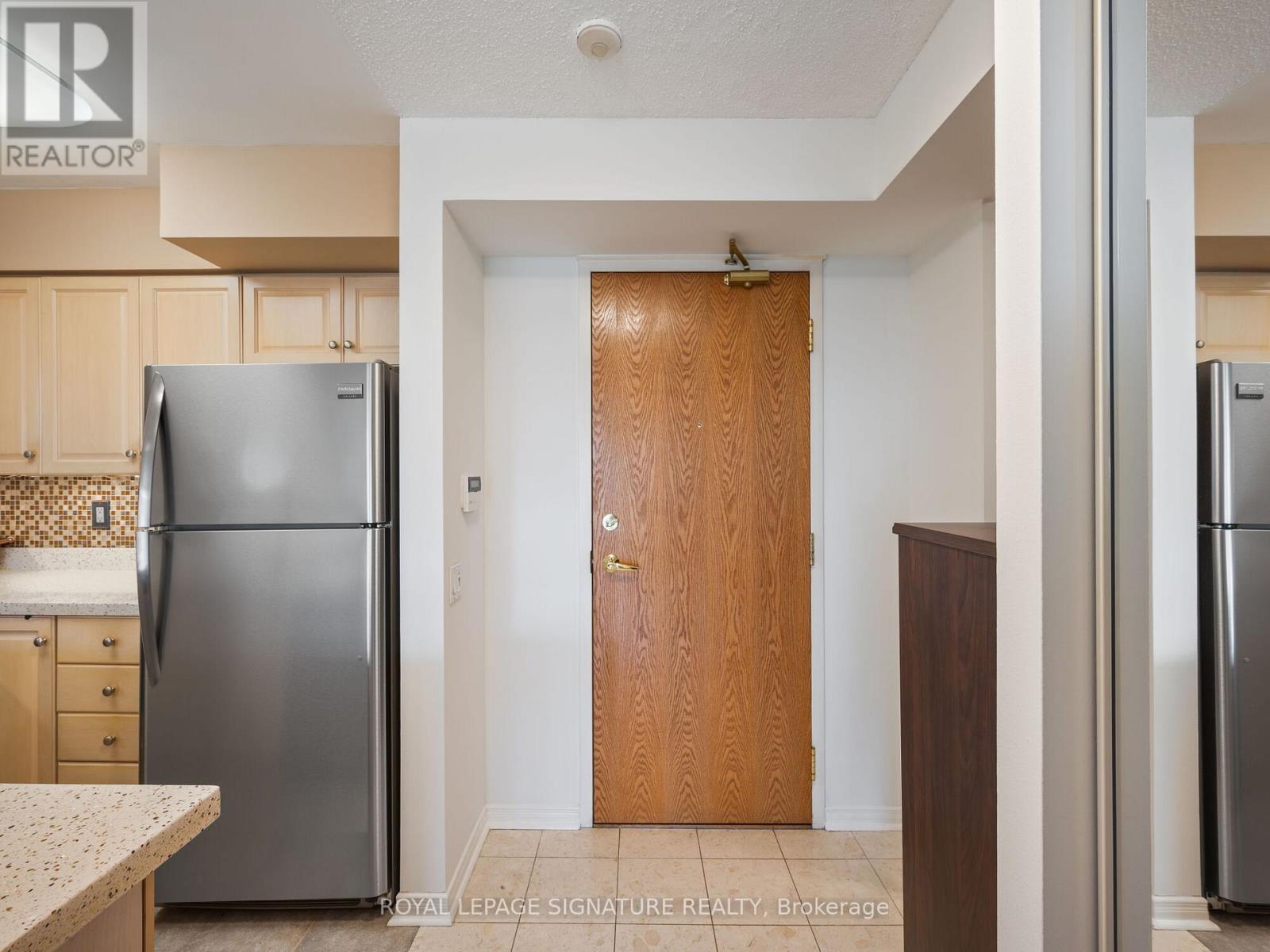 502 - 9 Northern Hts Drive, Richmond Hill, Ontario  L4B 4M5 - Photo 7 - N12991814