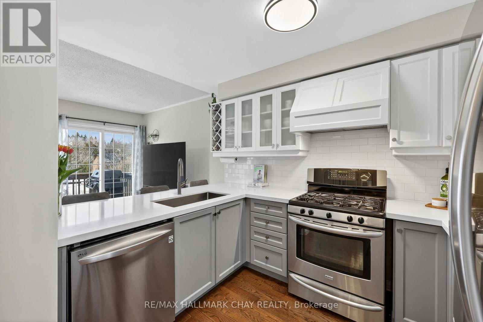 91 Hammill Heights, East Gwillimbury, Ontario  L0G 1M0 - Photo 6 - N12991874