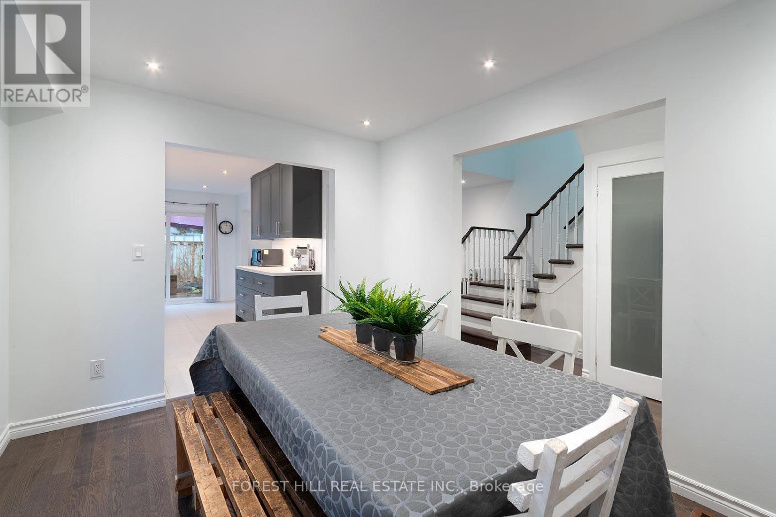 28 Lansbury Court, Vaughan, Ontario  L4J 5J9 - Photo 15 - N12991914