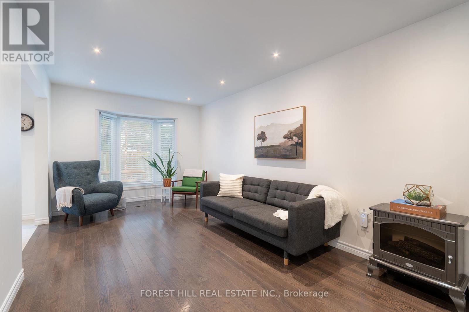 28 Lansbury Court, Vaughan, Ontario  L4J 5J9 - Photo 6 - N12991914