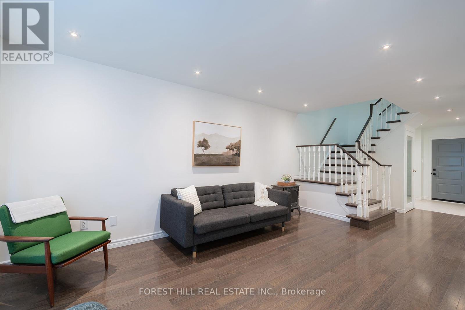 28 Lansbury Court, Vaughan, Ontario  L4J 5J9 - Photo 7 - N12991914