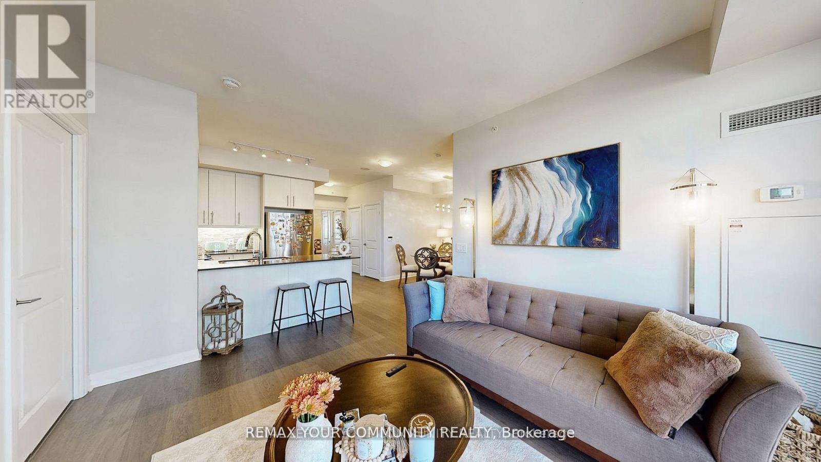 609 - 55 Oneida Crescent, Richmond Hill, Ontario  L4B 4T9 - Photo 3 - N12991926