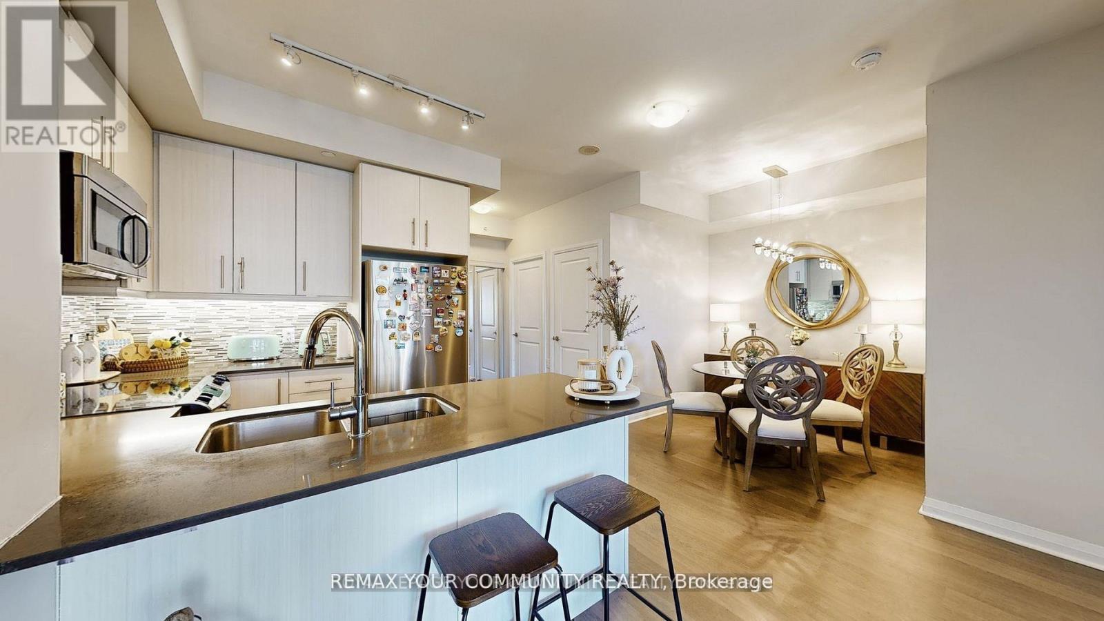 609 - 55 Oneida Crescent, Richmond Hill, Ontario  L4B 4T9 - Photo 6 - N12991926