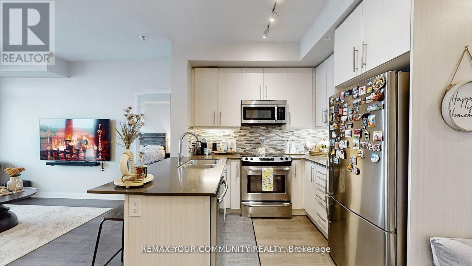 609 - 55 Oneida Crescent, Richmond Hill, Ontario  L4B 4T9 - Photo 8 - N12991926