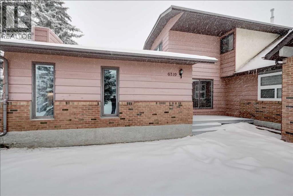 6719 Coach Hill Road Sw, Calgary, Alberta  T3H 1B7 - Photo 1 - A2298491