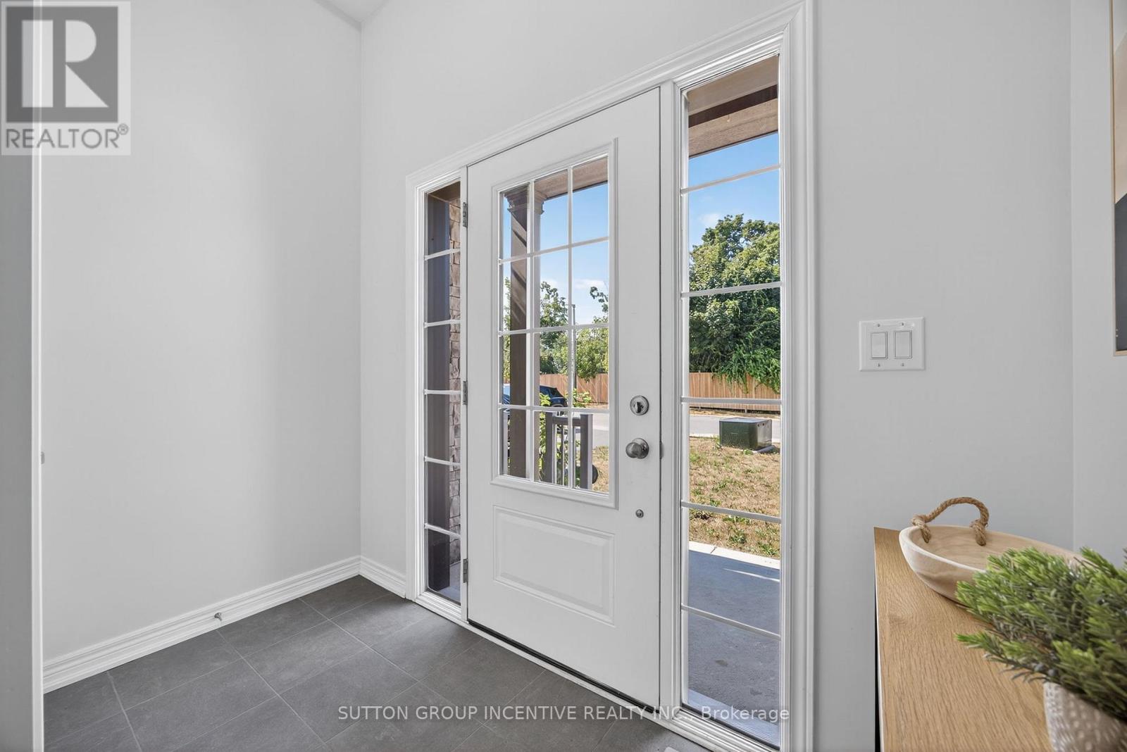 17 Churchlea Mews, Orillia, Ontario  L3V 8K9 - Photo 4 - S12991746