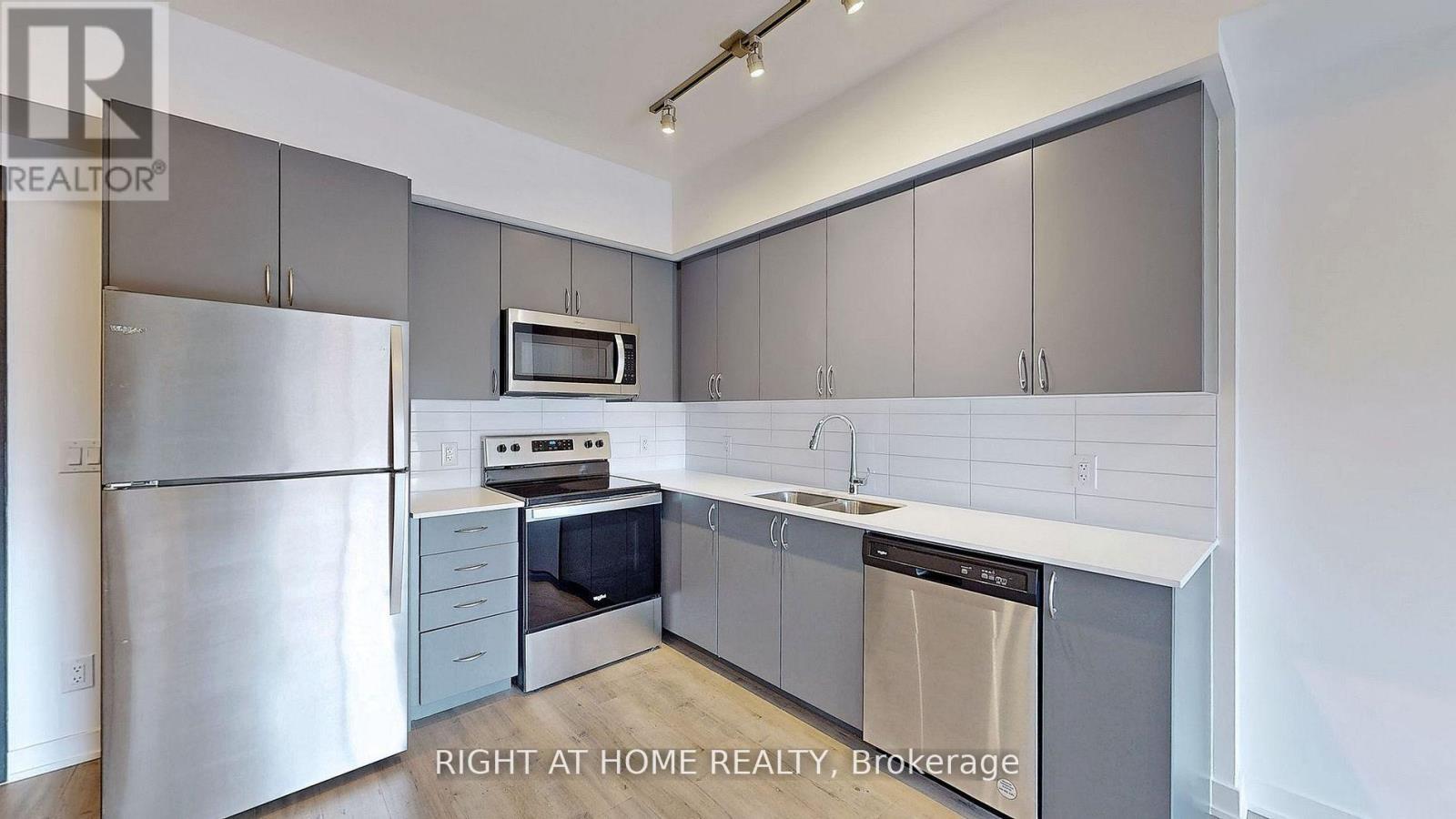 212 - 56 Lakeside Terrace, Barrie, Ontario  L4M 7B9 - Photo 3 - S12991862