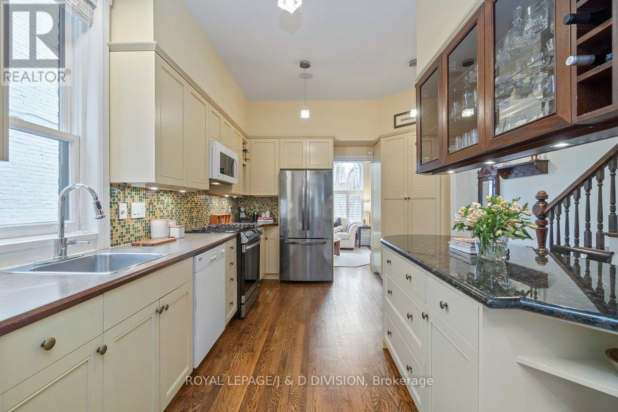 204 Cottingham Street, Toronto, Ontario  M4V 1C5 - Photo 12 - C12991686