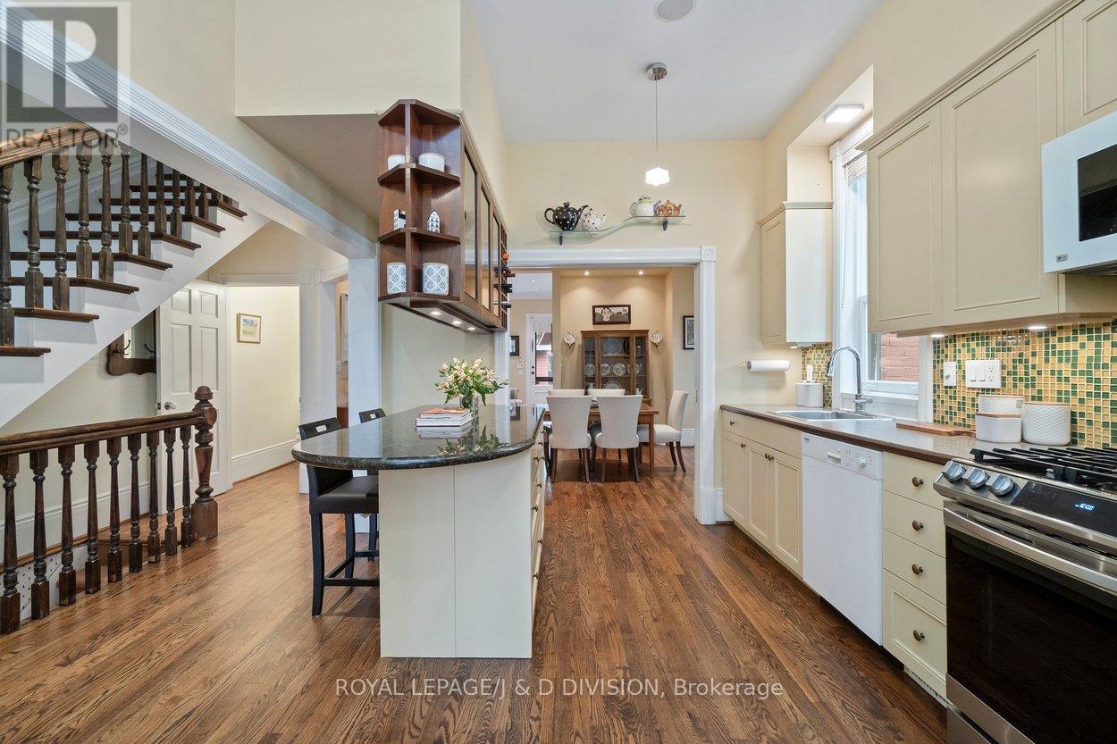 204 Cottingham Street, Toronto, Ontario  M4V 1C5 - Photo 11 - C12991686