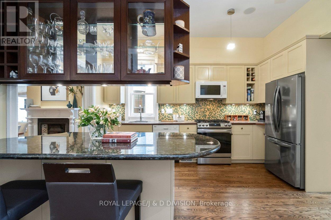 204 Cottingham Street, Toronto, Ontario  M4V 1C5 - Photo 8 - C12991686