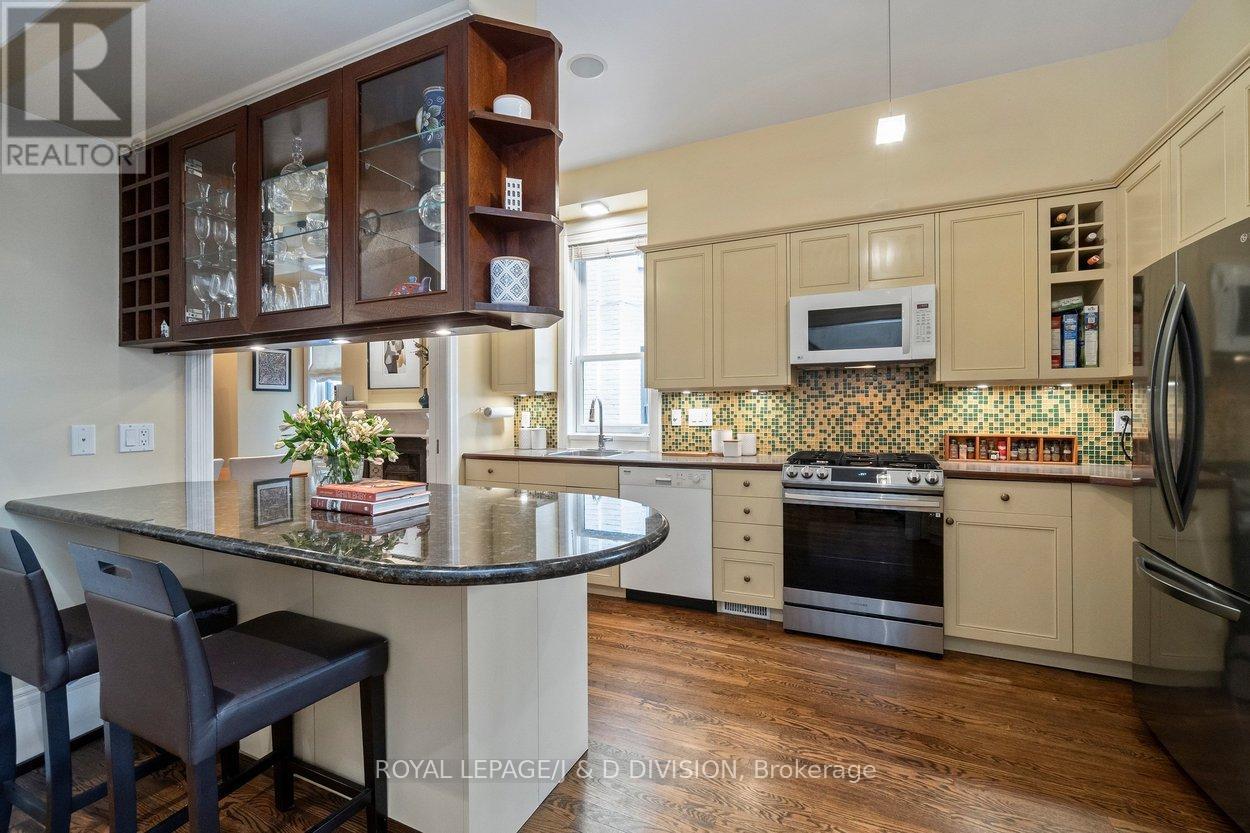 204 Cottingham Street, Toronto, Ontario  M4V 1C5 - Photo 9 - C12991686