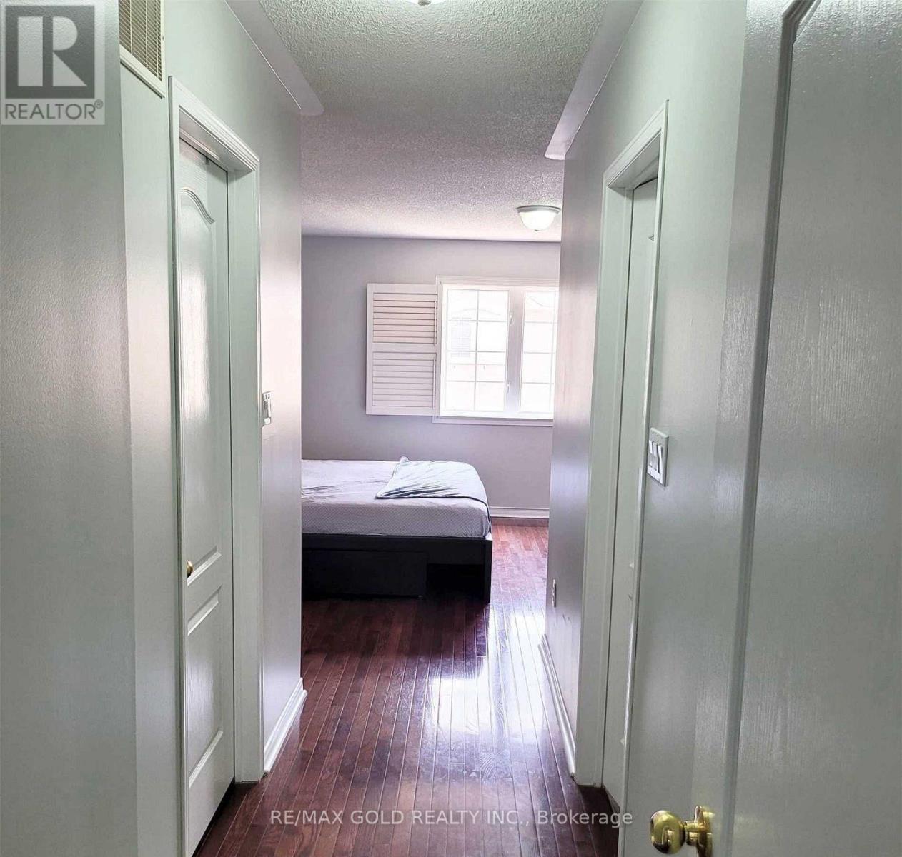 Upper - 10 Palleschi Drive, Brampton, Ontario  L6P 2S1 - Photo 10 - W12991652