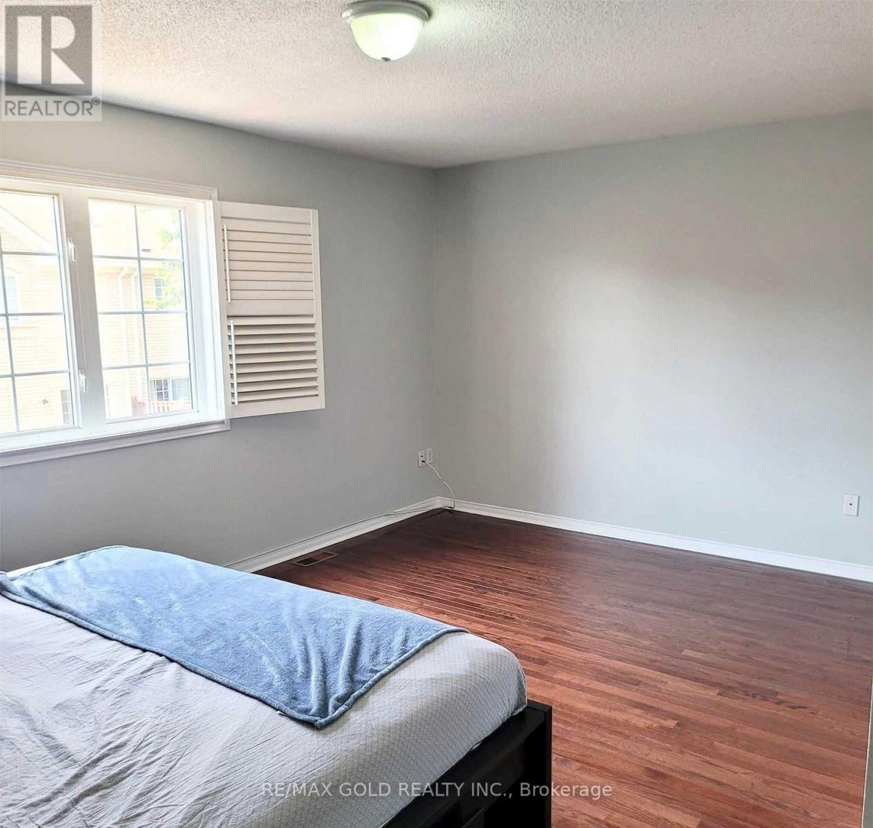 Upper - 10 Palleschi Drive, Brampton, Ontario  L6P 2S1 - Photo 12 - W12991652