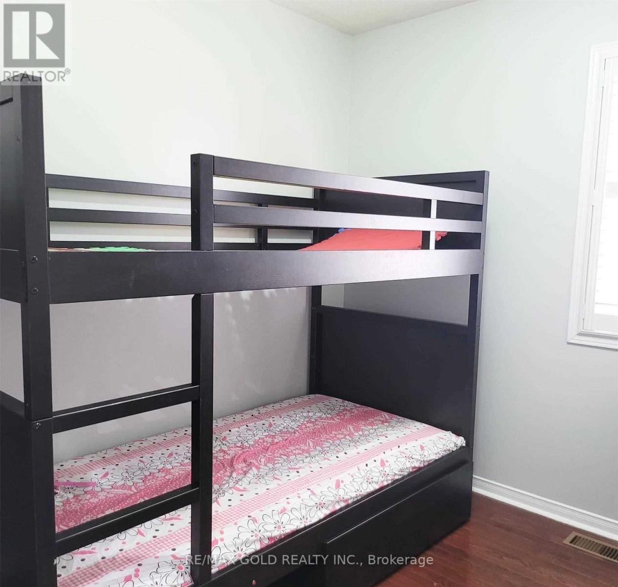 Upper - 10 Palleschi Drive, Brampton, Ontario  L6P 2S1 - Photo 14 - W12991652