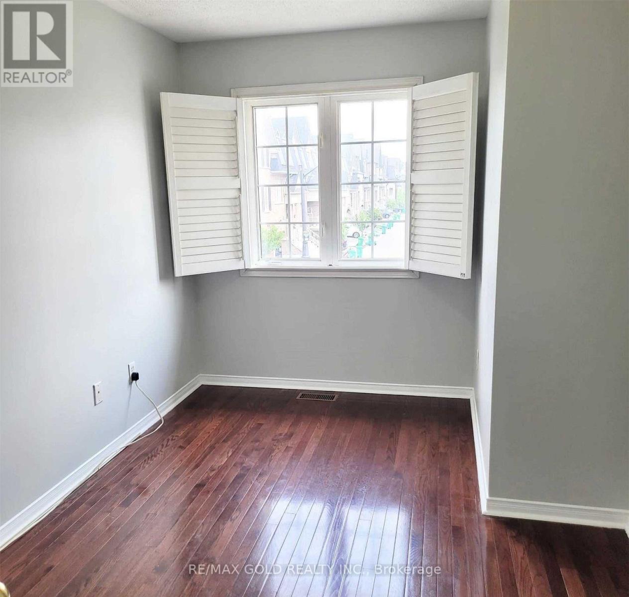 Upper - 10 Palleschi Drive, Brampton, Ontario  L6P 2S1 - Photo 16 - W12991652