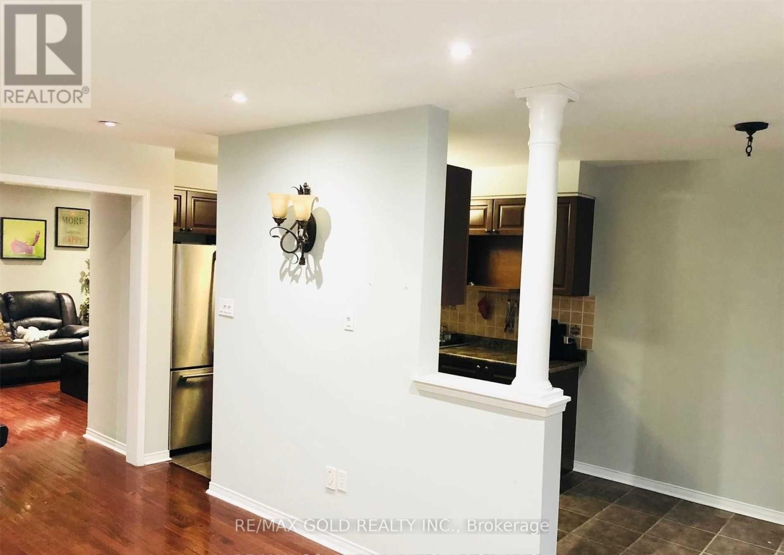 Upper - 10 Palleschi Drive, Brampton, Ontario  L6P 2S1 - Photo 7 - W12991652