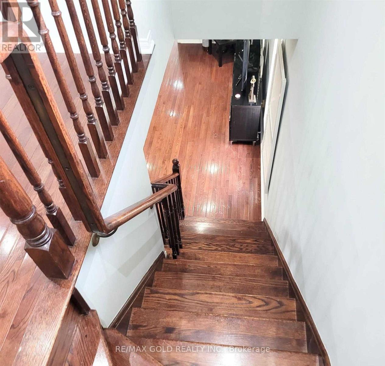 Upper - 10 Palleschi Drive, Brampton, Ontario  L6P 2S1 - Photo 9 - W12991652