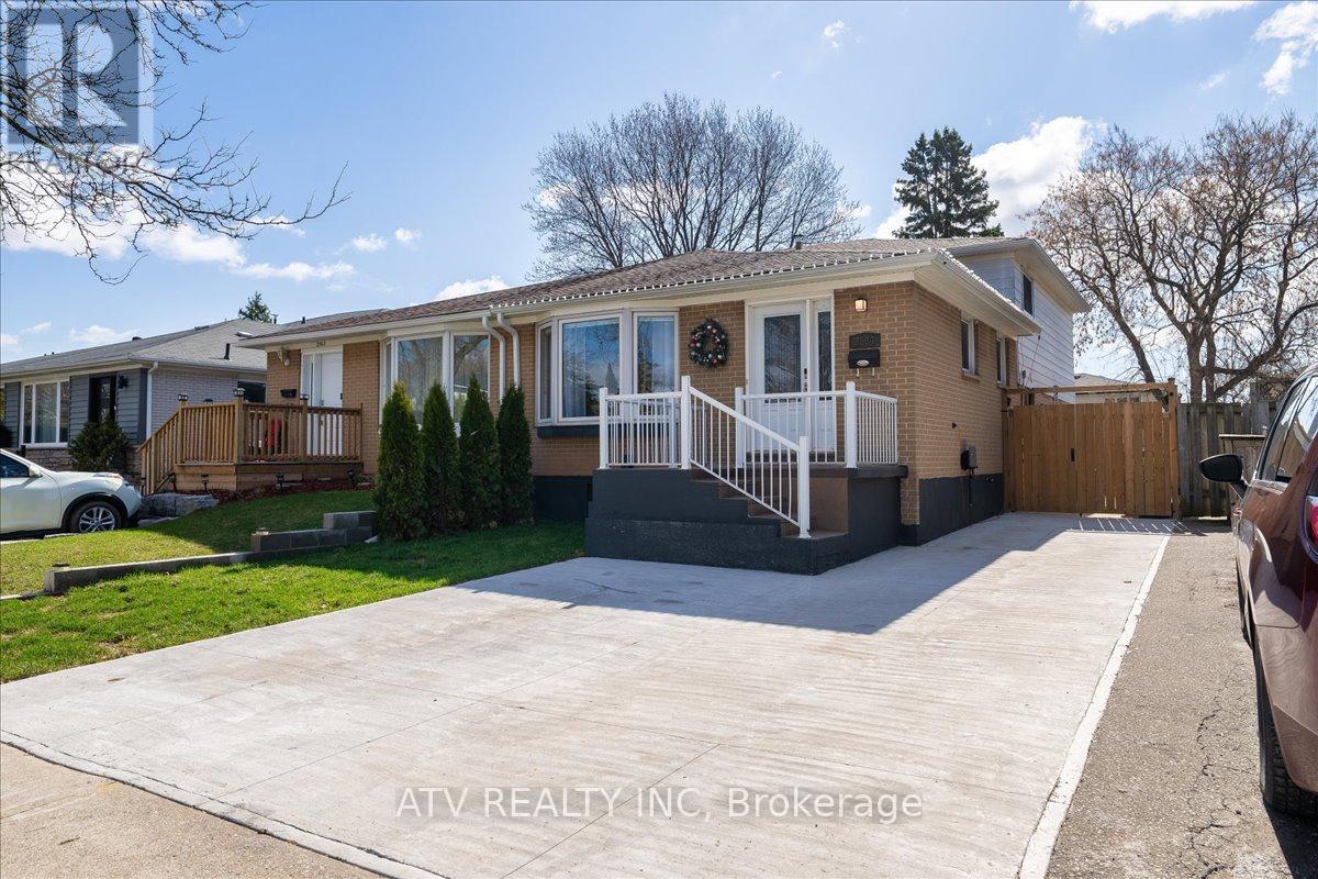 2504 Glamworth Crescent, Mississauga, Ontario  L5K 1G3 - Photo 1 - W12991672