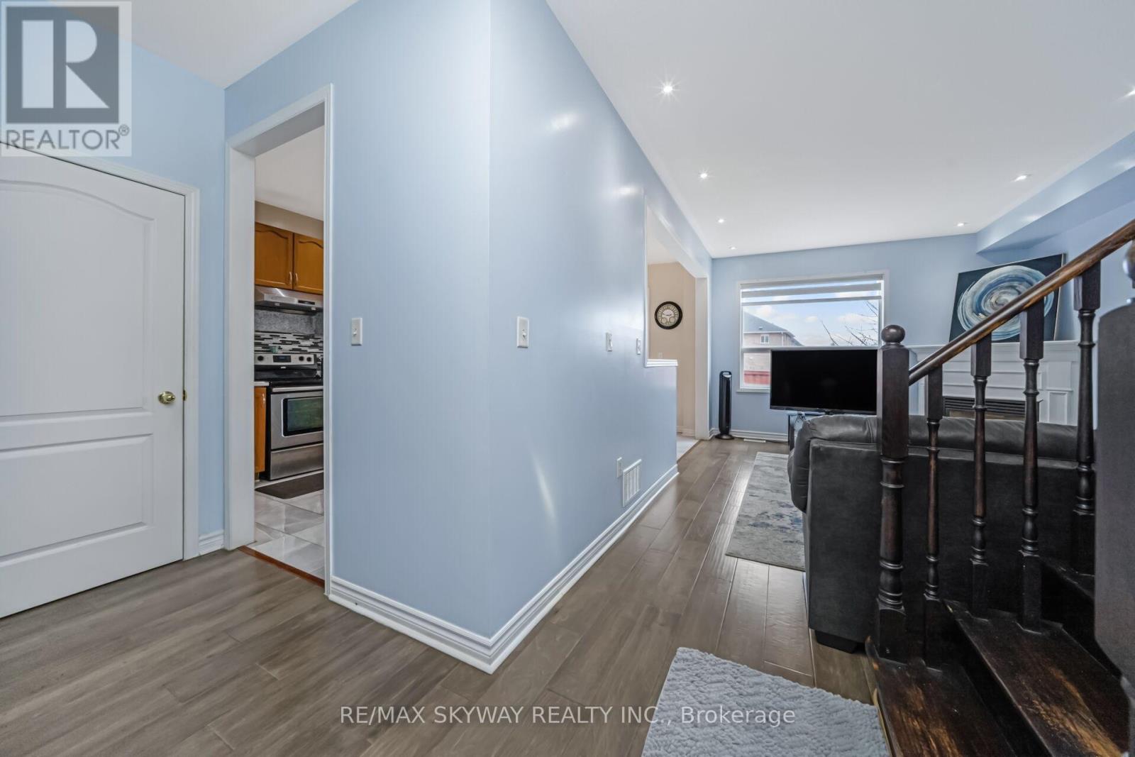 54 Sled Dog Road, Brampton, Ontario  L6R 0J7 - Photo 11 - W12991770