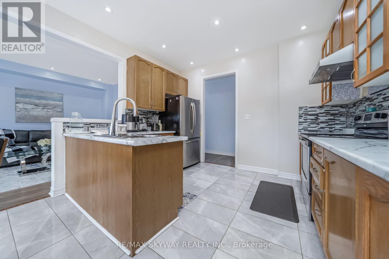 54 Sled Dog Road, Brampton, Ontario  L6R 0J7 - Photo 18 - W12991770